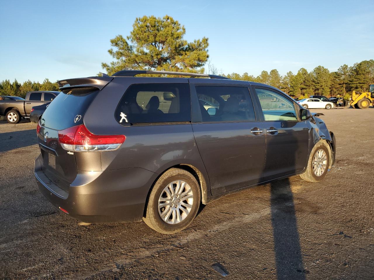 Изображение 3 2011 TOYOTA SIENNA XLE 2011 с VIN 5TDYK3DC8BS147184