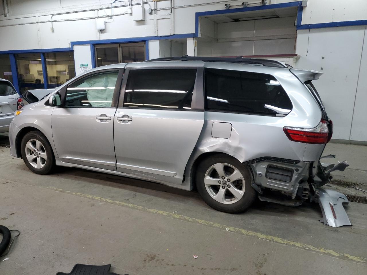 Image 2 of 2020 TOYOTA SIENNA LE 2020 with VIN 5TDKZ3DC9LS039708