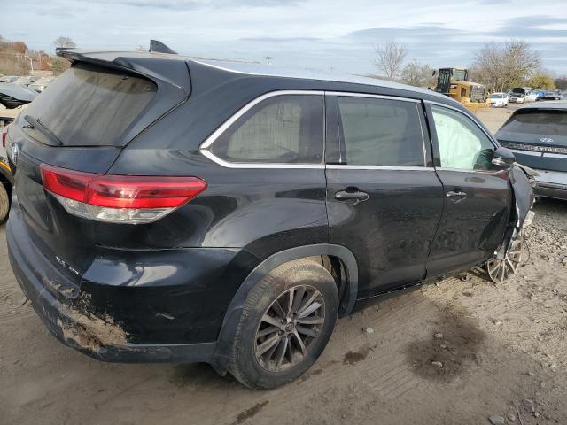 Image 3 of 2018 TOYOTA HIGHLANDER SE 2018 with VIN 5TDJZRFH0JS557937
