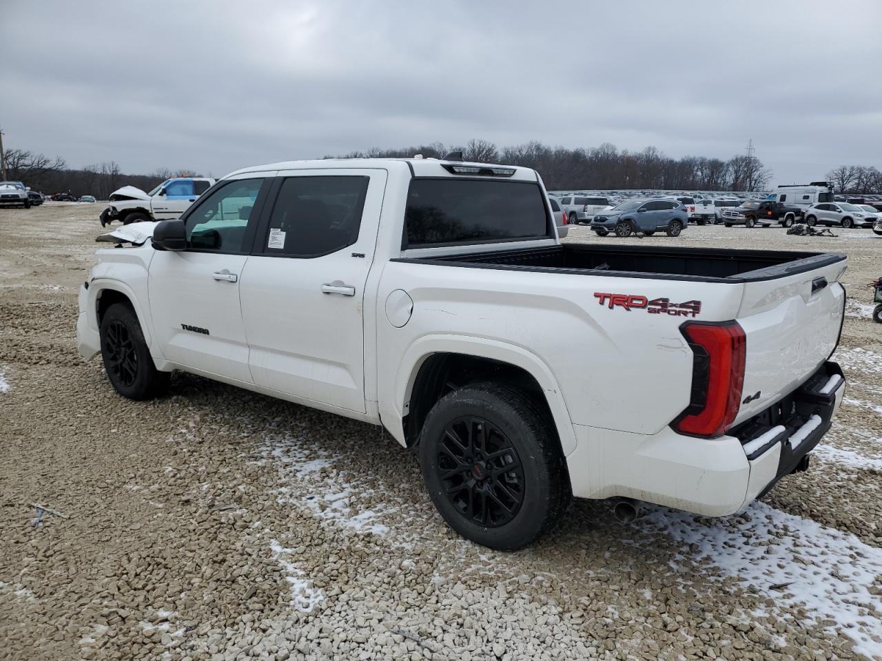 Изображение 2 Toyota Tundra Crewmax Sr 2022 с VIN 5TFLA5DB5NX006720