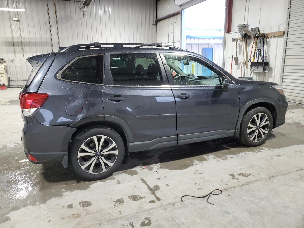 Image 3 of 2019 SUBARU FORESTER LIMITED 2019 with VIN JF2SKAUC1KH549757