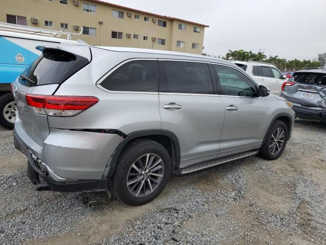 Image 3 of 2018 TOYOTA HIGHLANDER SE 2018 with VIN 5TDKZRFH8JS544860