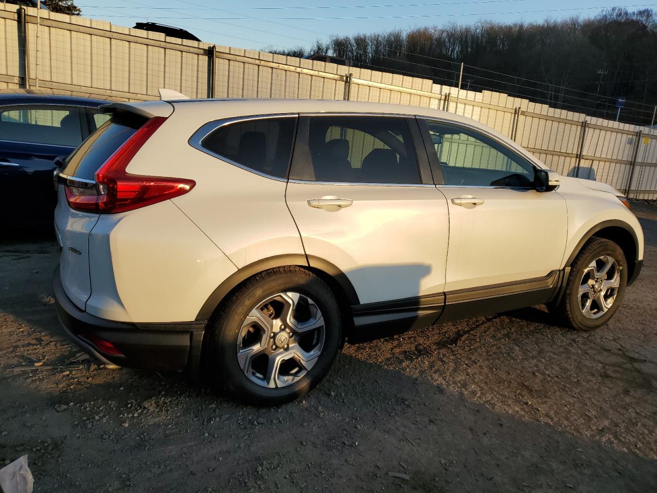 Image 3 of 2018 HONDA CR-V EXL 2018 with VIN 2HKRW2H86JH659846