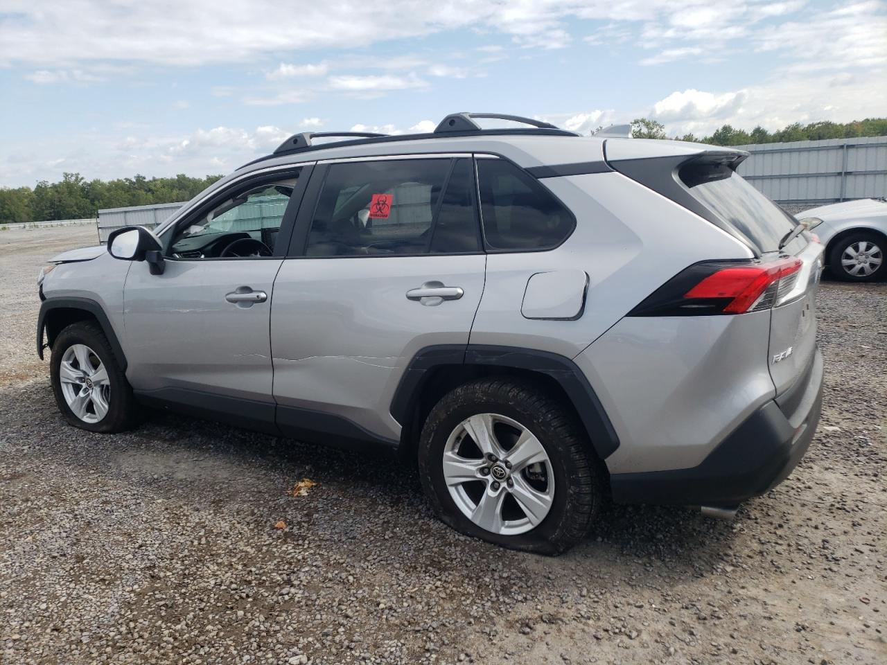 Obraz 2 z 2021 TOYOTA RAV4 XLE 2021 z VIN 2T3P1RFV5MC218974
