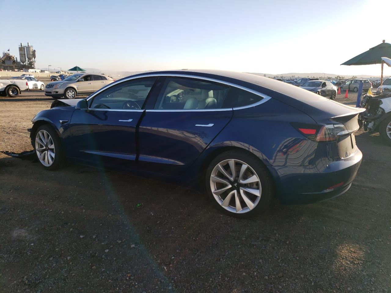 Obraz 2 z 2019 TESLA MODEL 3  2019 z VIN 5YJ3E1EB1KF365970