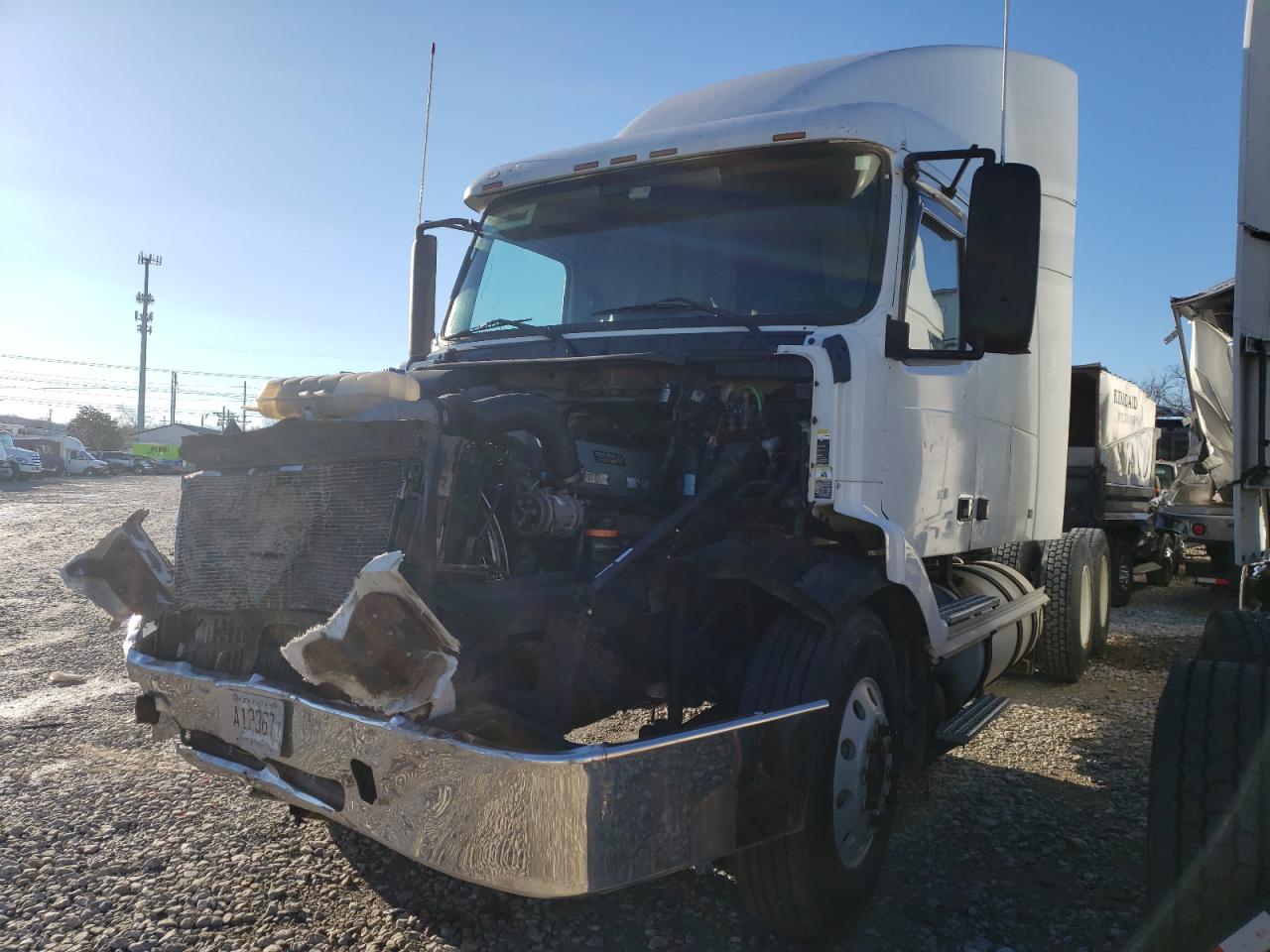 Image 2 of 1999 VOLVO VN  1999 with VIN 4VG7DARH0XN783293