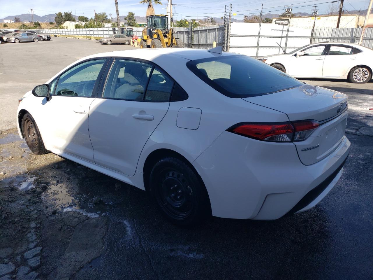Изображение 2 2021 TOYOTA COROLLA LE 2021 с VIN 5YFEPMAE7MP250897