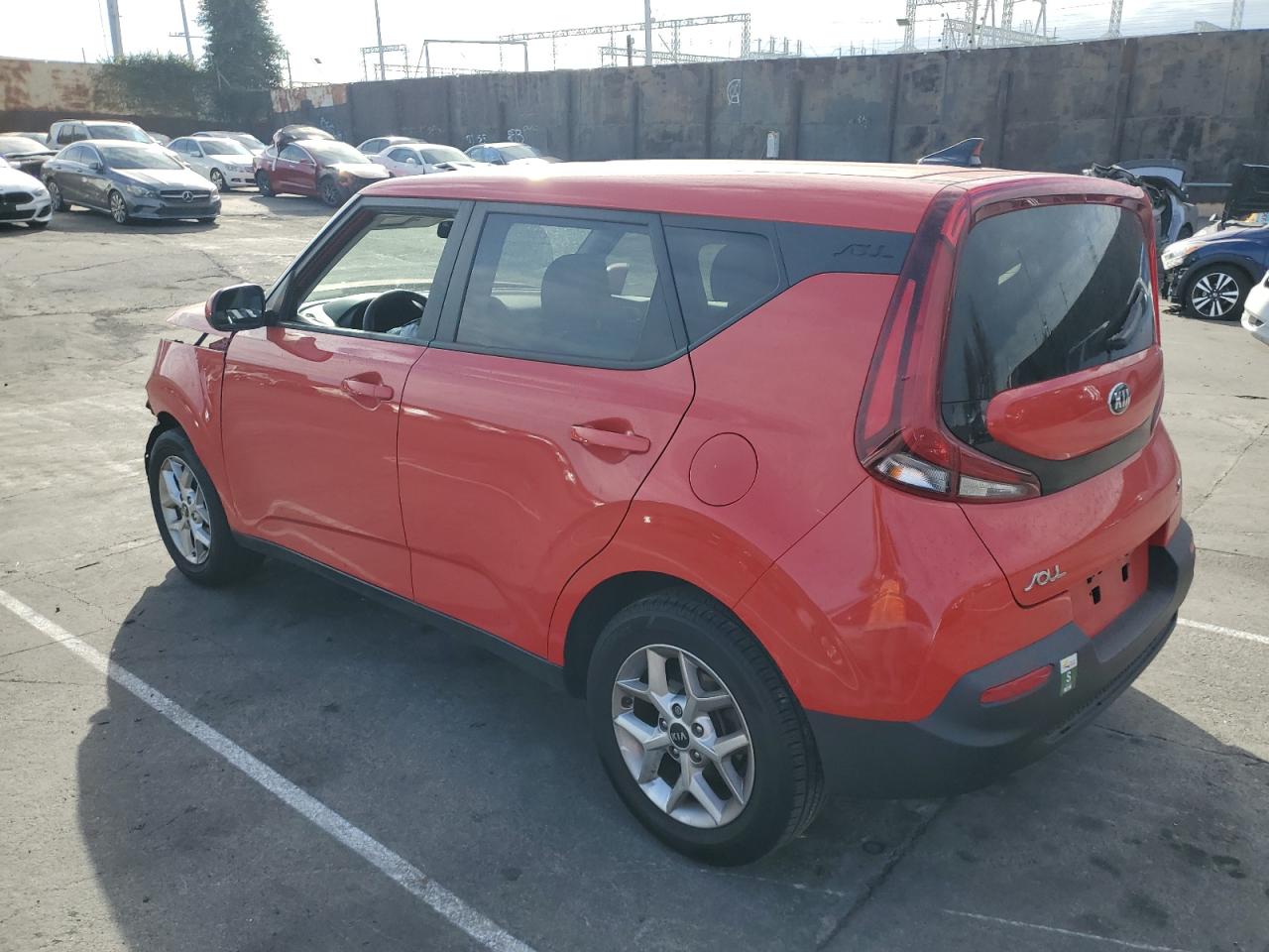 Изображение 2 2020 KIA SOUL LX 2020 с VIN KNDJ23AU6L7093538