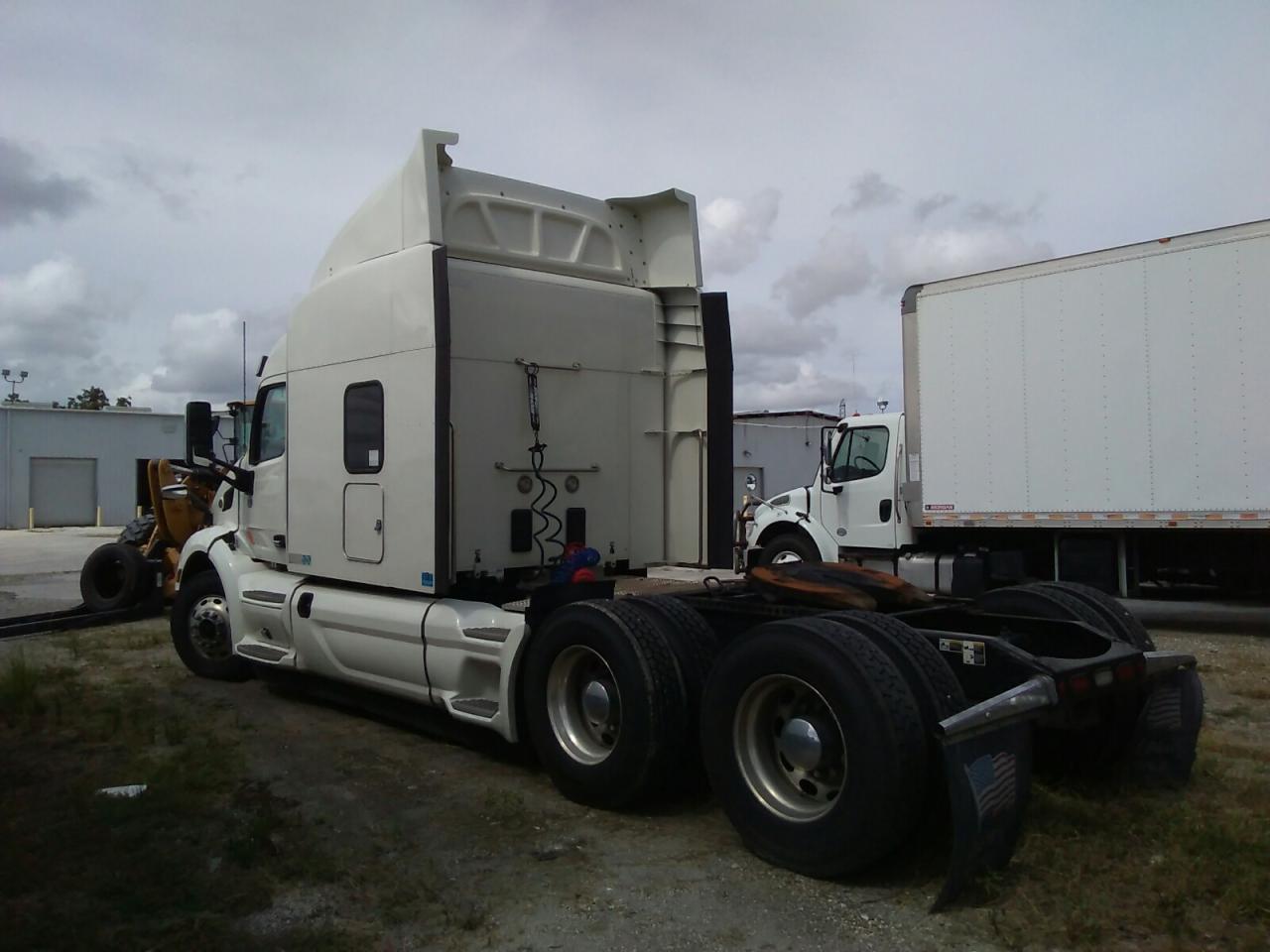 Image 3 of 2019 PETERBILT 579  2019 with VIN 1XPBDP9X0KD627961