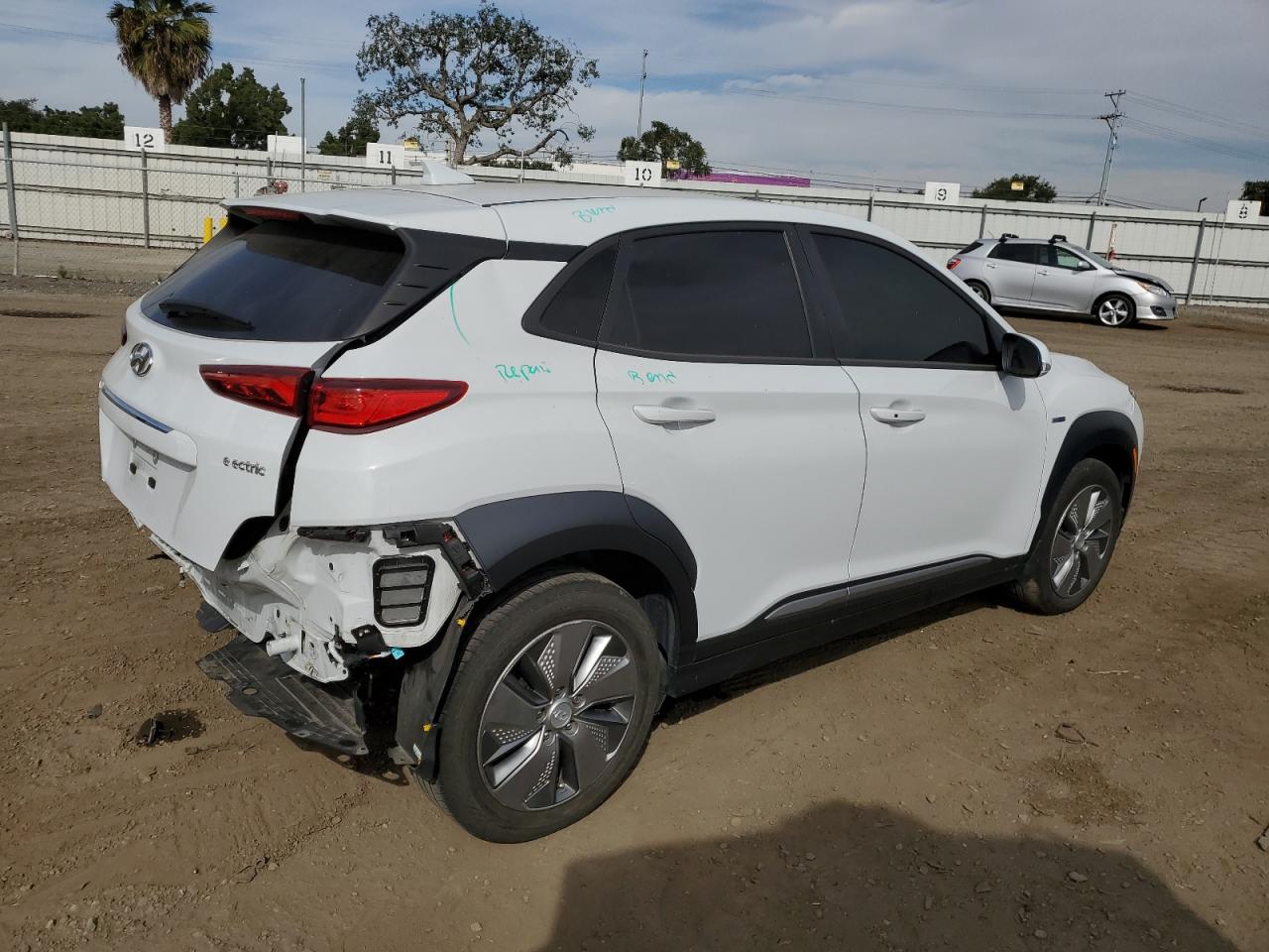 Image 3 of 2020 HYUNDAI KONA LIMITED 2020 with VIN KM8K33AG4LU058926