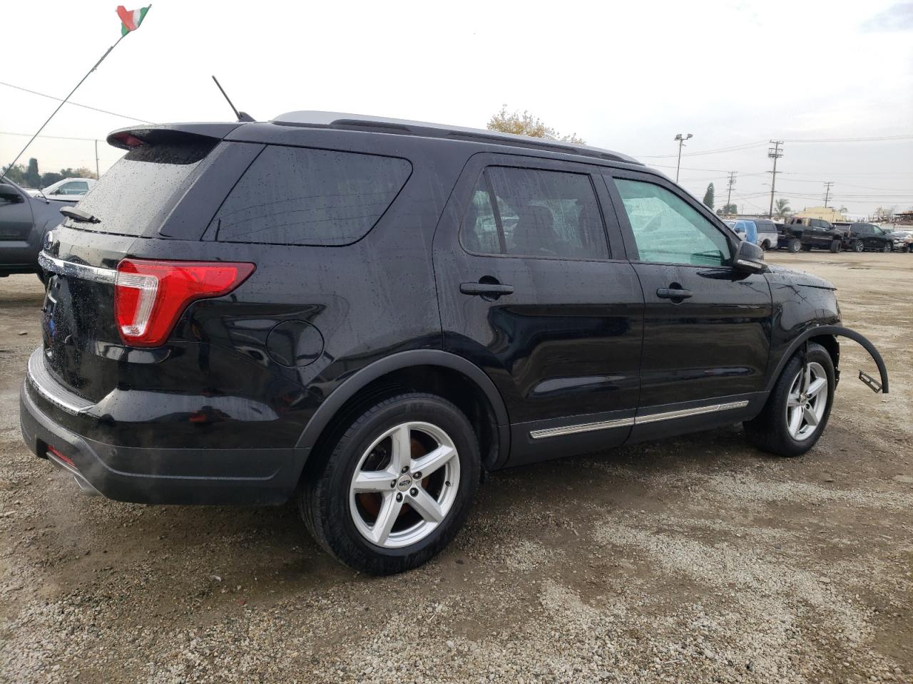 Image 3 of 2018 FORD EXPLORER XLT 2018 with VIN 1FM5K7D81JGC06165