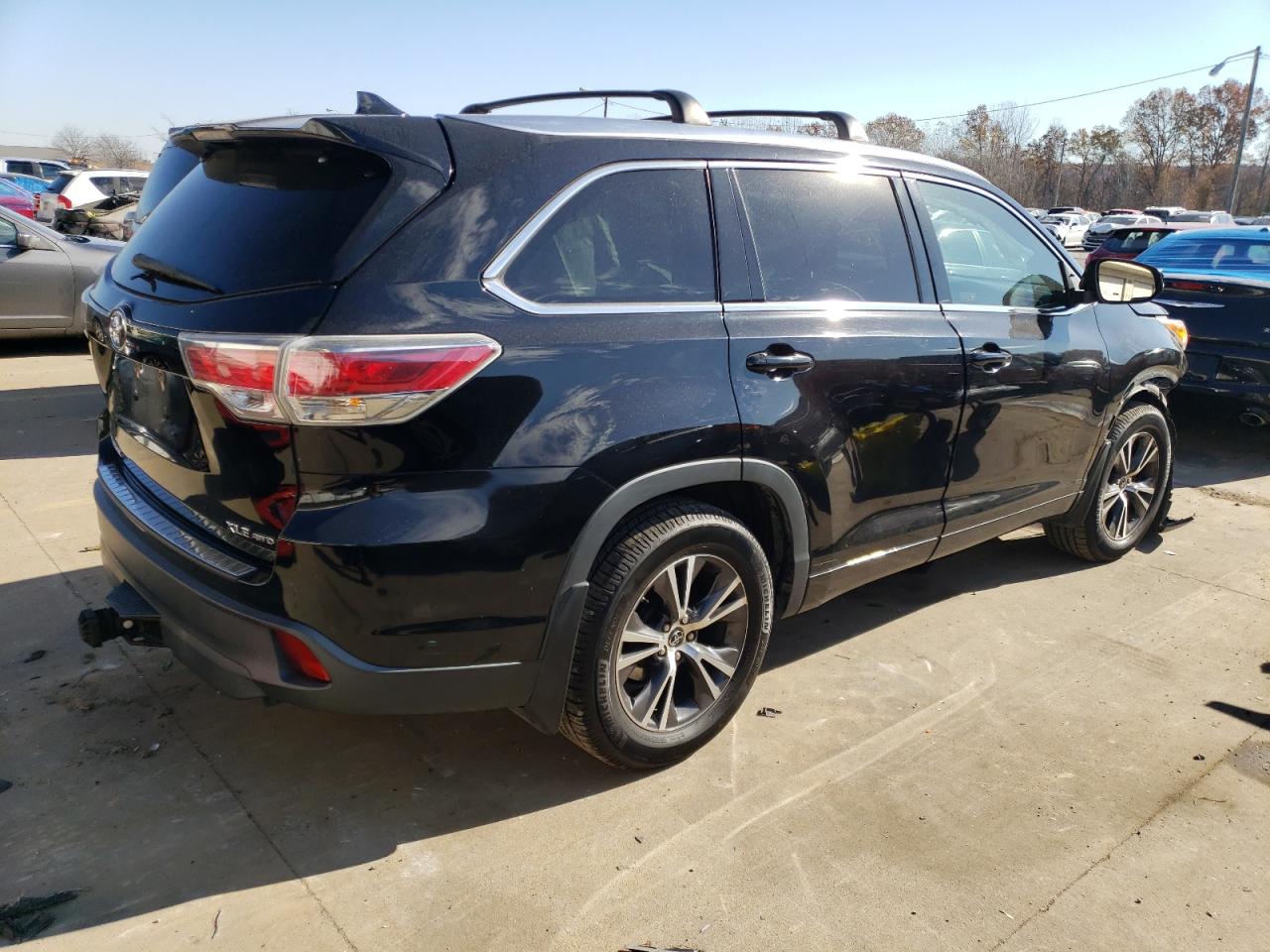 Изображение 3 2016 TOYOTA HIGHLANDER XLE 2016 с VIN 5TDJKRFH7GS310766