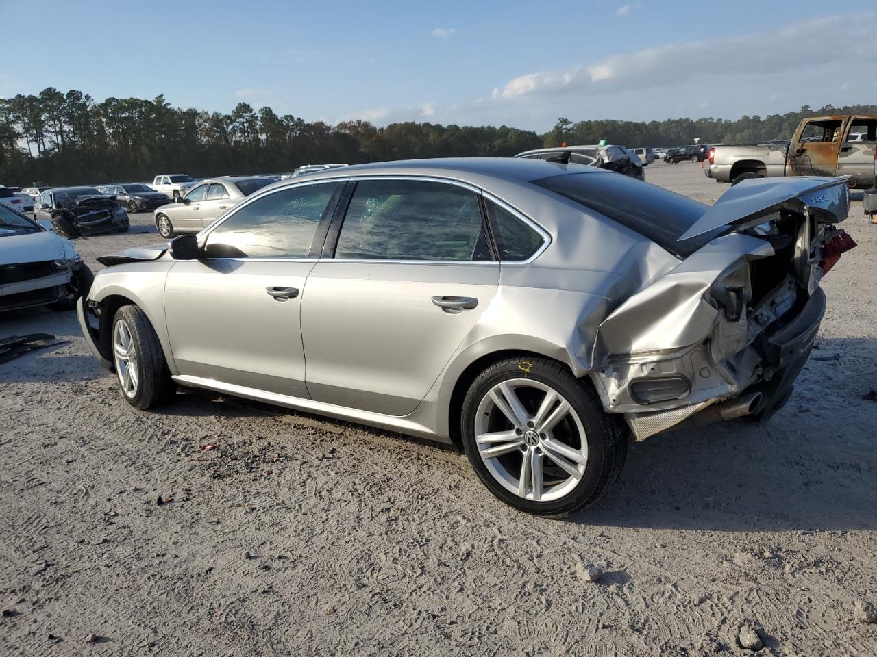 Obraz 2 z 2014 VOLKSWAGEN PASSAT SE 2014 z VIN 1VWBN7A3XEC096024