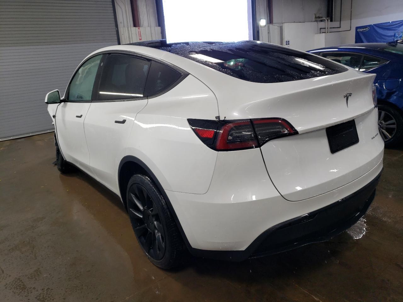 Obraz 2 z 2023 TESLA MODEL Y  2023 z VIN 7SAYGDEE8PA098720