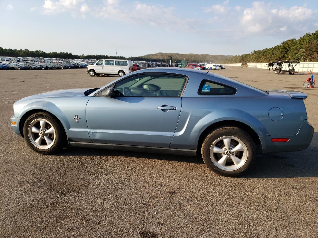Image 2 of 2007 FORD MUSTANG  2007 with VIN 1ZVHT80N075368418
