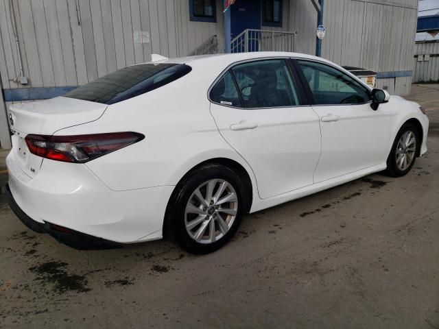 Obraz 3 z 2022 TOYOTA CAMRY LE 2022 z VIN 4T1C11AK6NU012830