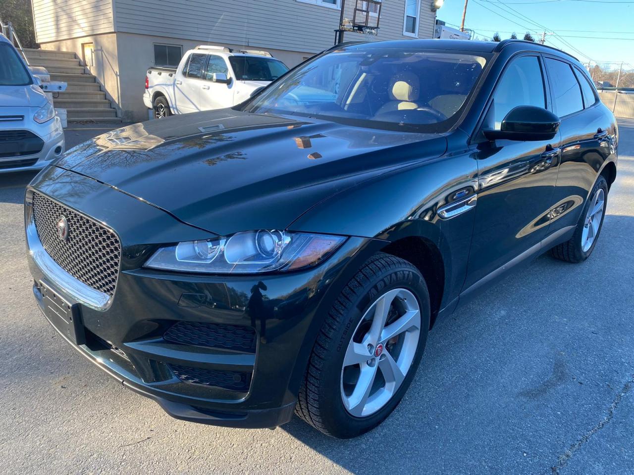 Obraz 1 z 2017 JAGUAR F-PACE PREMIUM 2017 z VIN SADCJ2BV3HA079012
