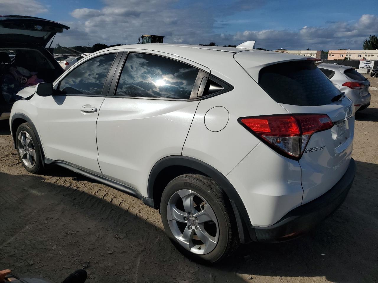 Изображение 2 2019 HONDA HR-V LX 2019 с VIN 3CZRU5H34KM704316