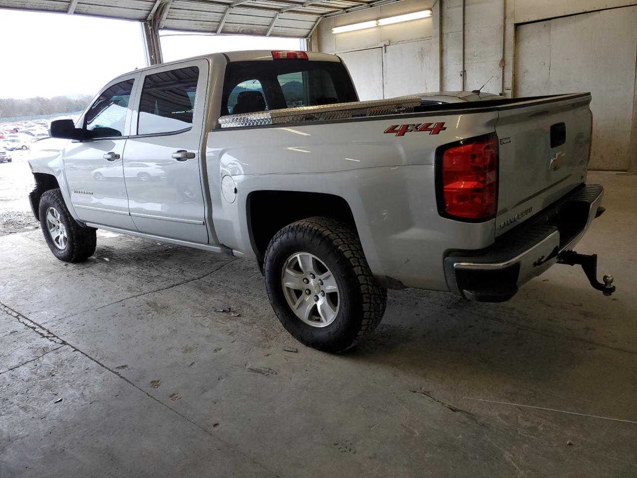 Image 2 of 2018 CHEVROLET SILVERADO K1500 LT 2018 with VIN 3GCUKREC0JG492867