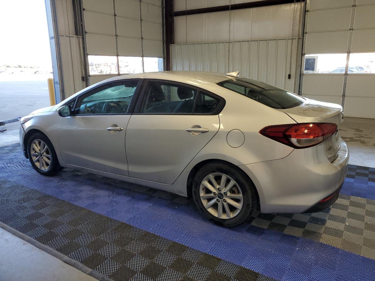 Изображение 2 2017 KIA FORTE LX 2017 с VIN 3KPFL4A73HE013753