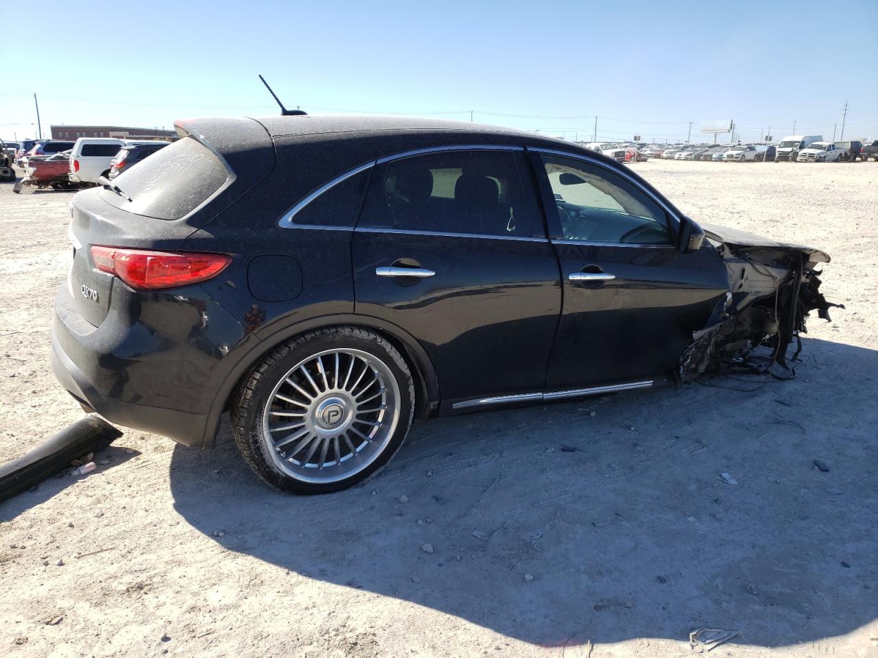 Image 3 of 2017 INFINITI QX70  2017 with VIN JN8CS1MU9HM141555