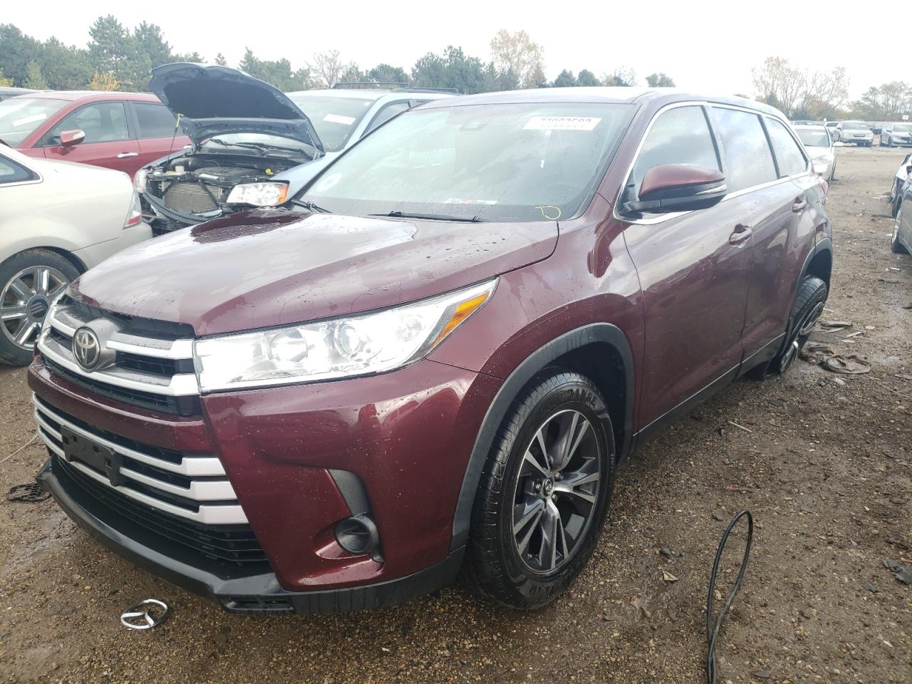 Изображение 1 2019 TOYOTA HIGHLANDER LE 2019 с VIN 5TDZARFH7KS053199
