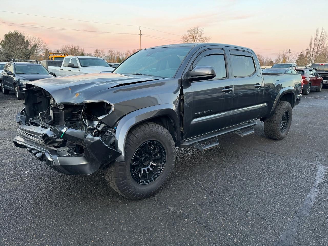 Obraz 2 z 2022 TOYOTA TACOMA DOUBLE CAB 2022 z VIN 3TMDZ5BN7NM139379
