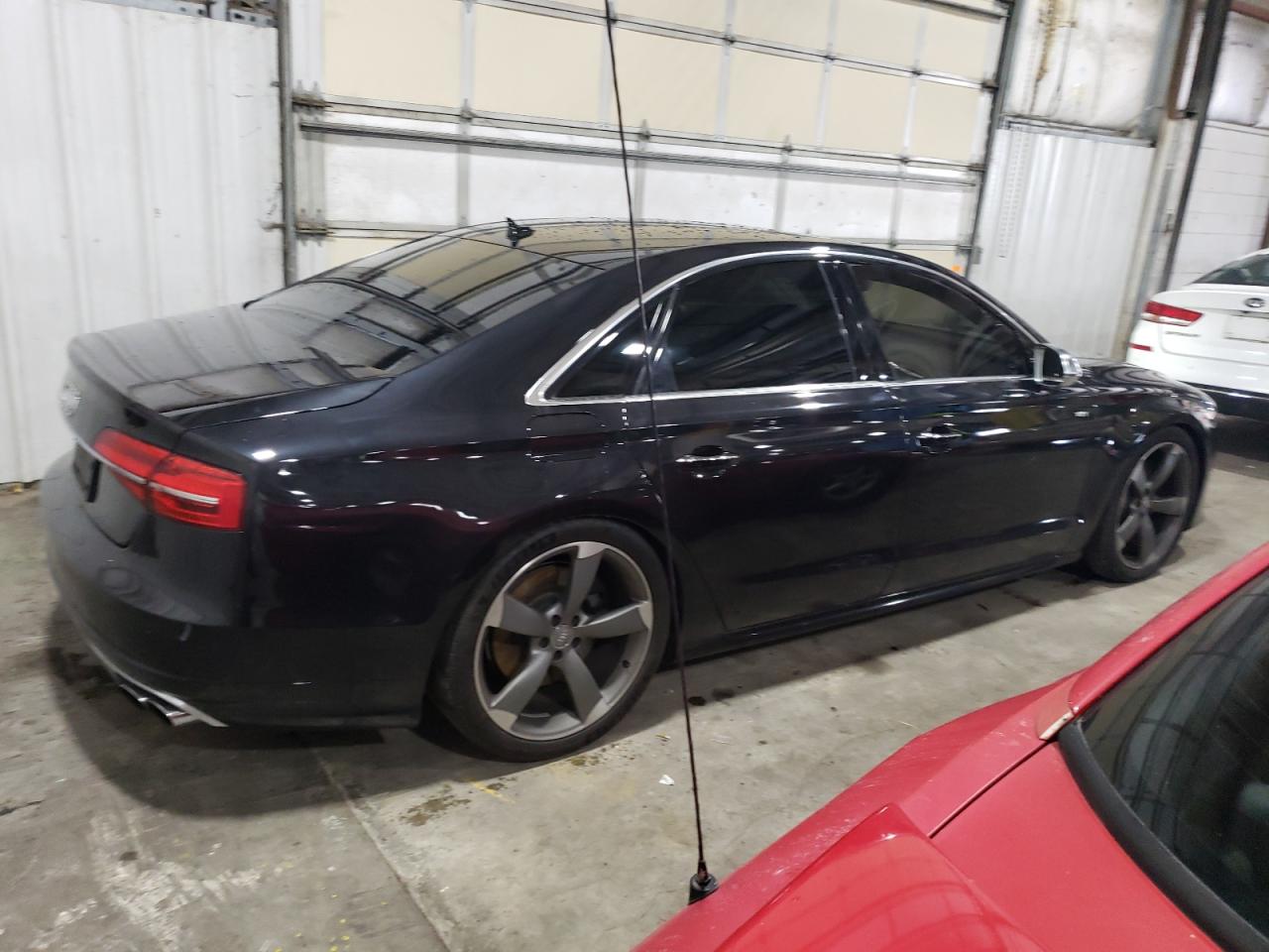 Изображение 3 2015 AUDI S8 QUATTRO 2015 с VIN WAUK2AFD7FN040894