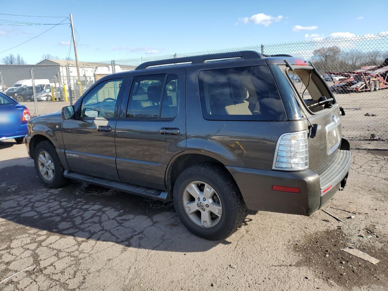 Image 2 of Mercury Mountaineer Luxury 2008 with VIN 4M2EU47E08UJ07597
