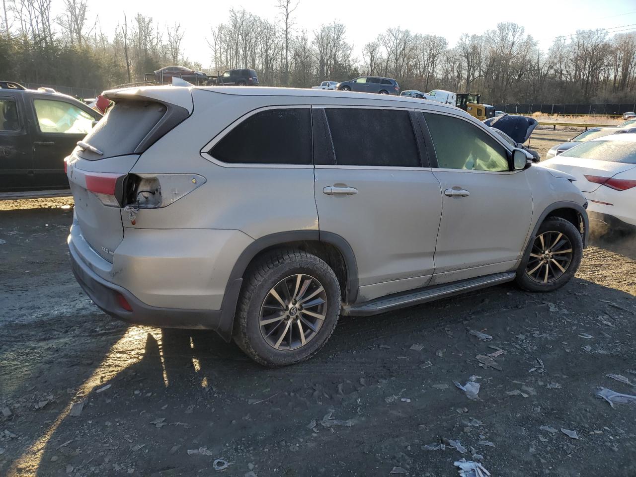 Image 3 of 2017 TOYOTA HIGHLANDER SE 2017 with VIN 5TDJZRFH0HS417087