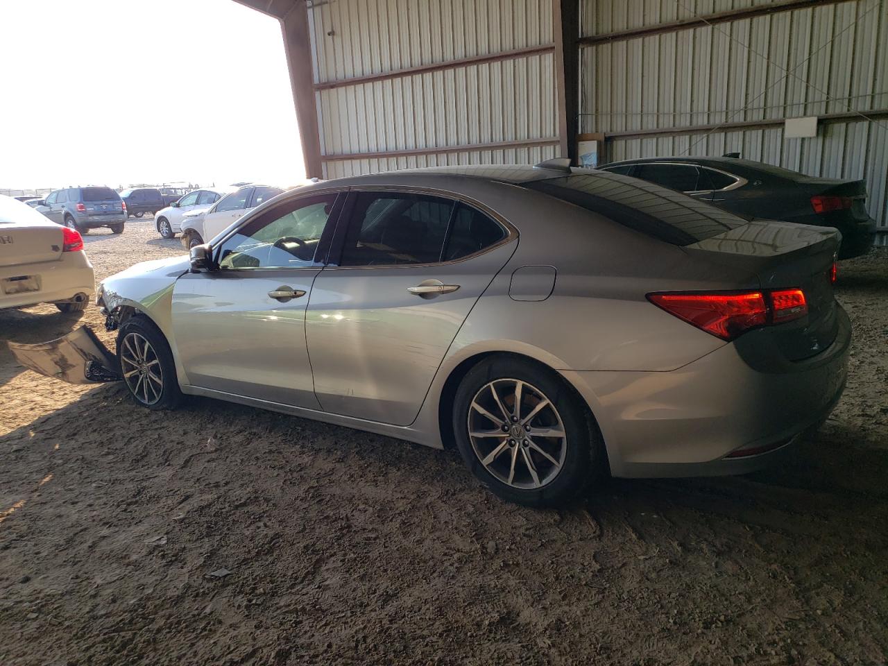 Obraz 2 z 2018 ACURA TLX TECH 2018 z VIN 19UUB1F59JA001200