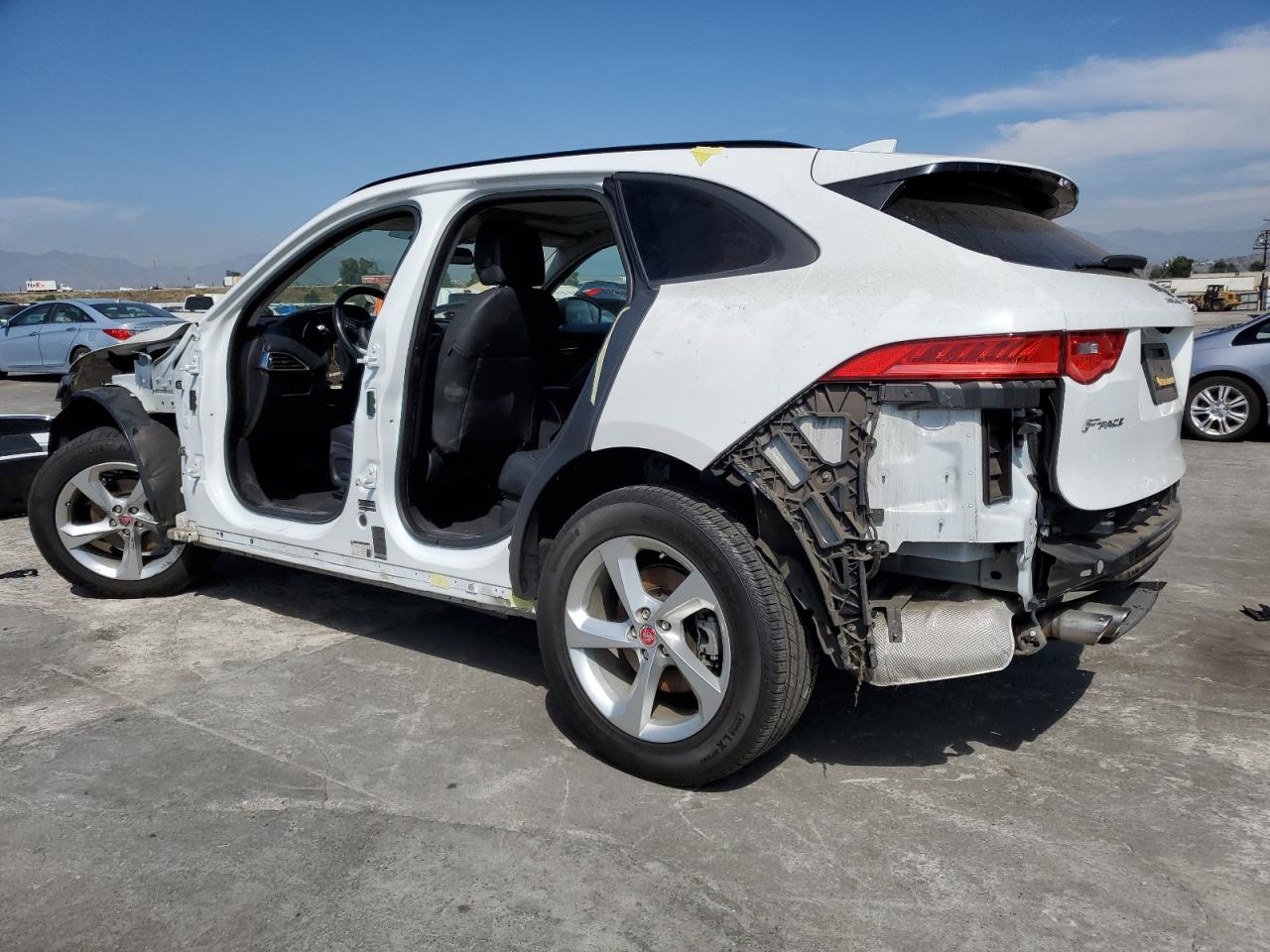 Изображение 2 2018 JAGUAR F-PACE PREMIUM 2018 с VIN SADCJ2FN1JA294100