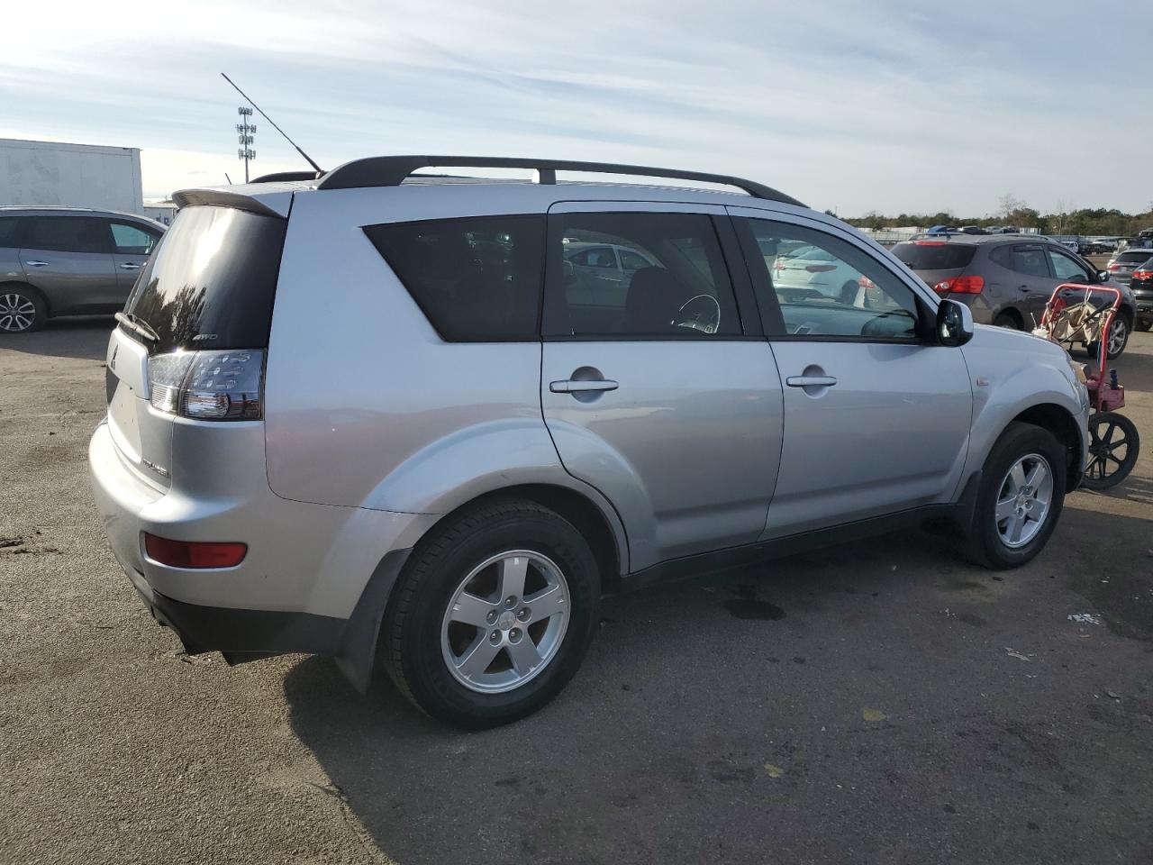 Image 3 of 2008 MITSUBISHI OUTLANDER ES 2008 with VIN JA4LT21W28Z005737