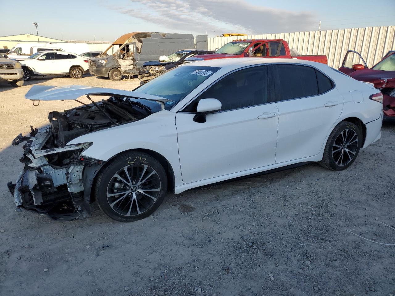 Obraz 1 z 2020 TOYOTA CAMRY SE 2020 z VIN 4T1G11AK4LU964160