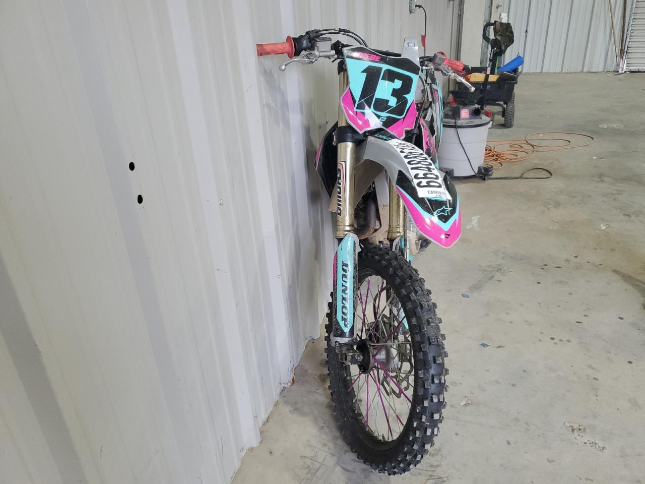 Obraz 1 z 2020 KAWASAKI KX450 F 2020 z VIN JKAKXGJC0LA009327
