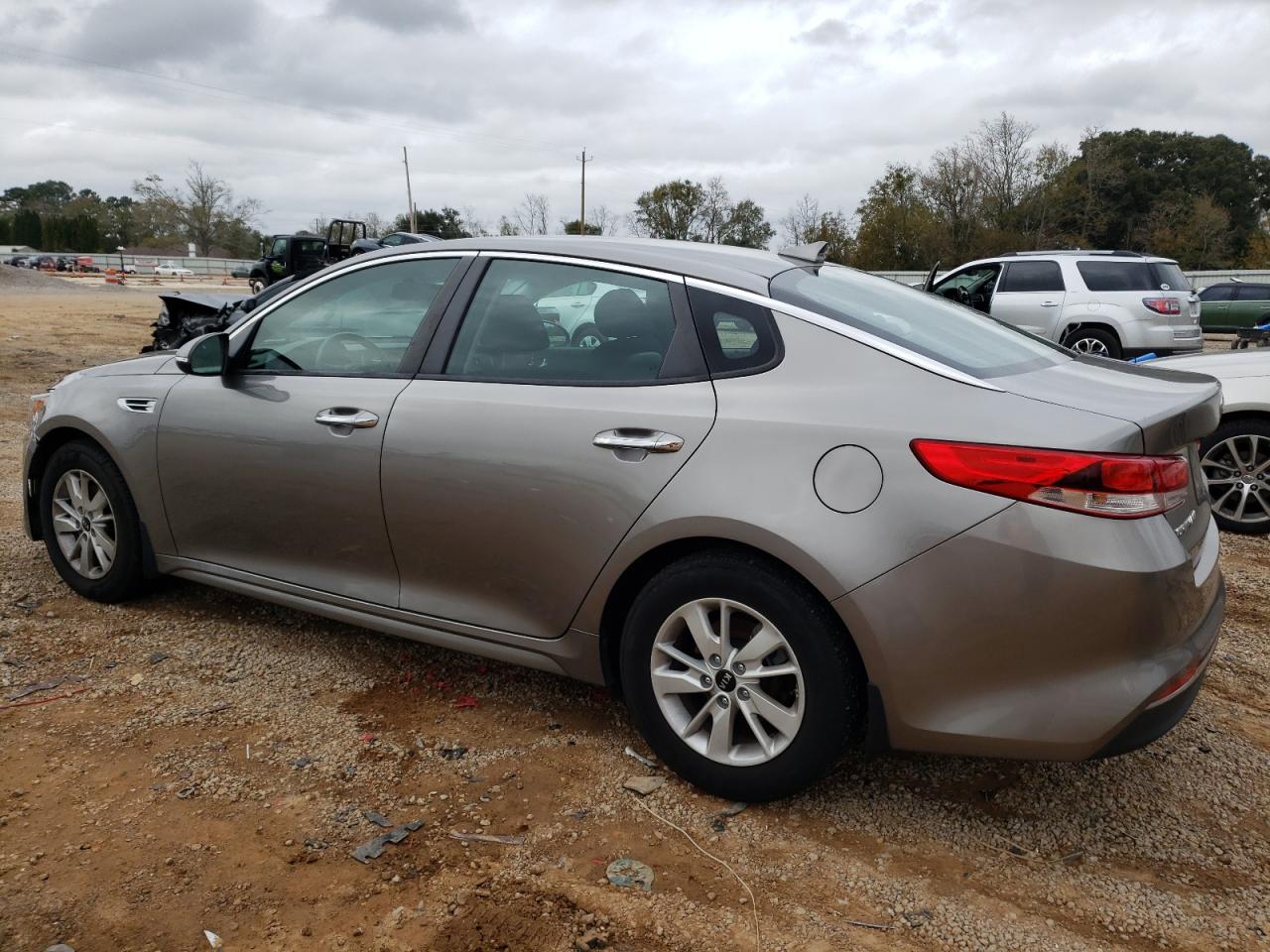 Obraz 2 z 2016 KIA OPTIMA LX 2016 z VIN 5XXGT4L38GG104201