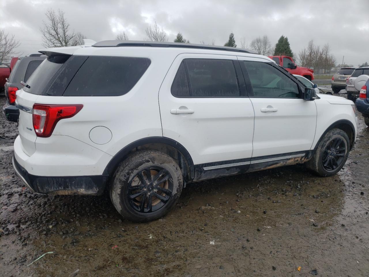 Image 3 of 2016 FORD EXPLORER XLT 2016 with VIN 1FM5K8DH2GGC13155