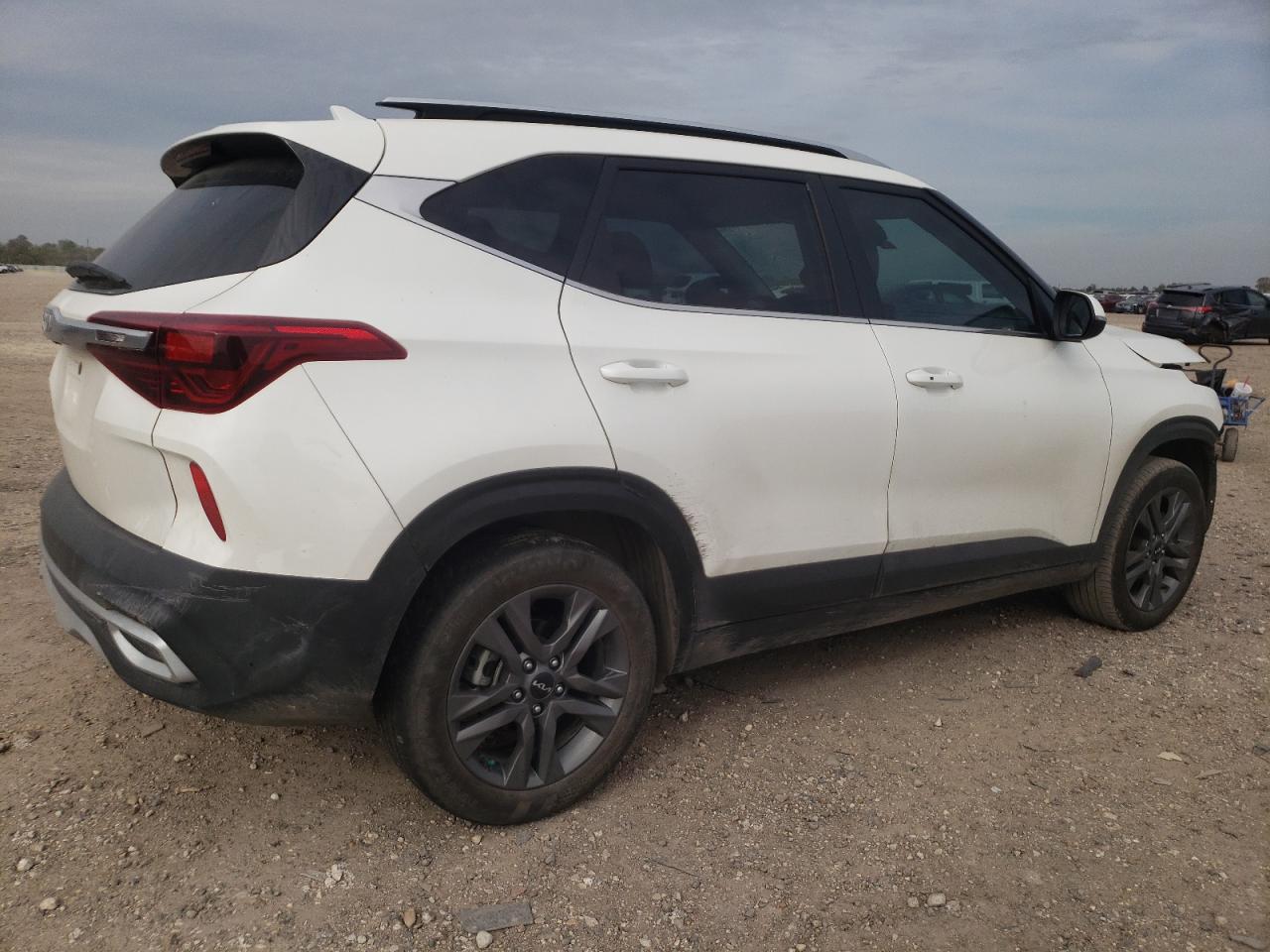Изображение 3 2023 KIA SELTOS S 2023 с VIN KNDEU2AA4P7373184