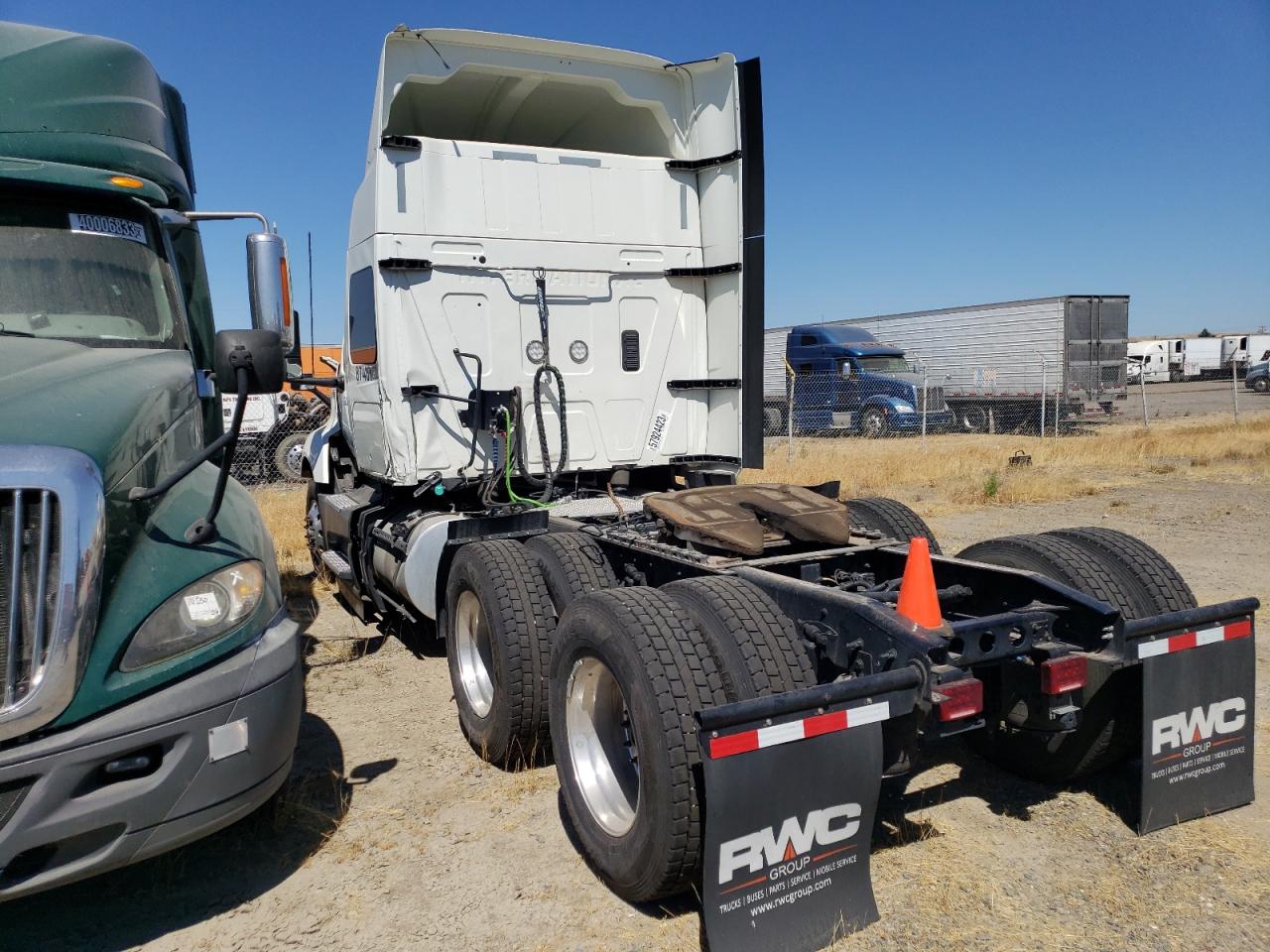 Image 3 of 2022 INTERNATIONAL LT625  2022 with VIN 3HSDZAPR3NN887407