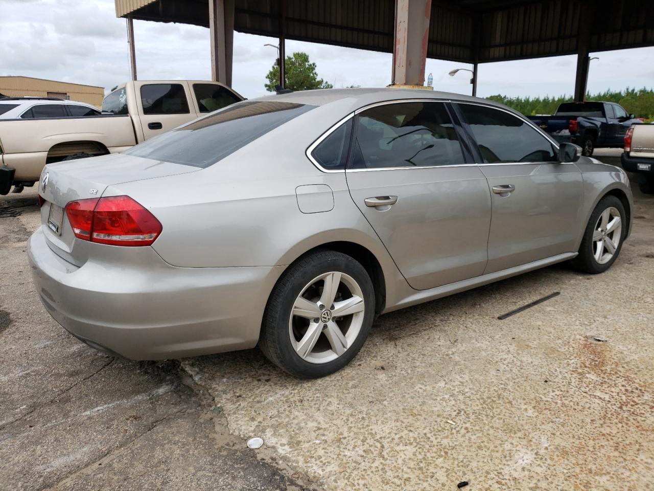 Изображение 3 2013 VOLKSWAGEN PASSAT SE 2013 с VIN 1VWBH7A37DC122455