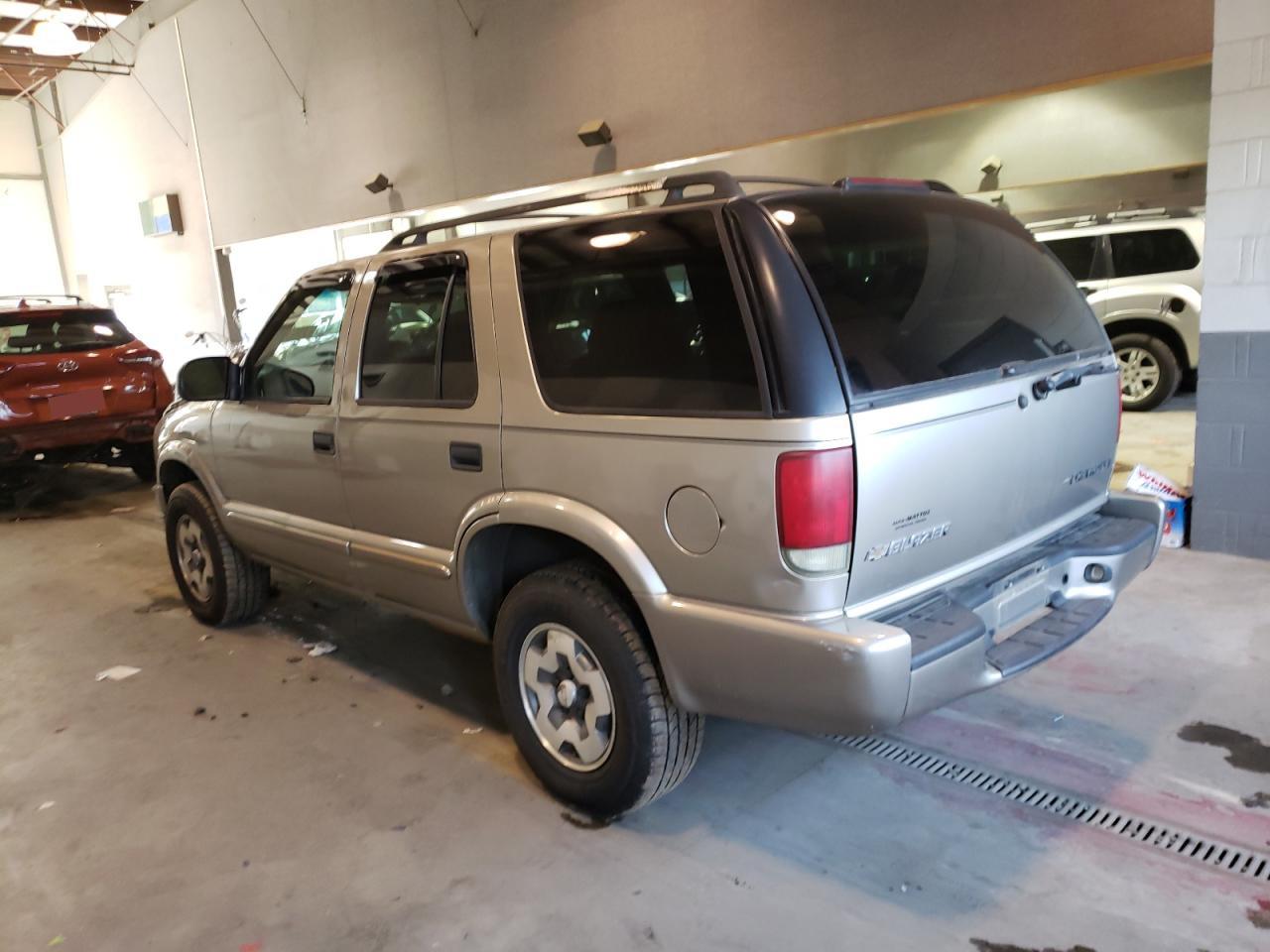 Изображение 2 2004 CHEVROLET BLAZER  2004 с VIN 1GNDT13X74K165472