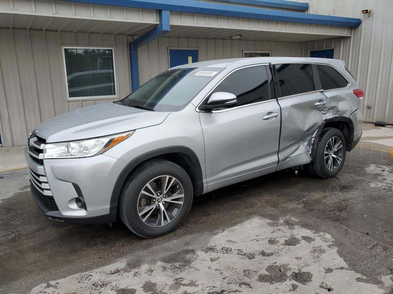 Изображение 1 2018 TOYOTA HIGHLANDER LE 2018 с VIN 5TDZARFH9JS041831
