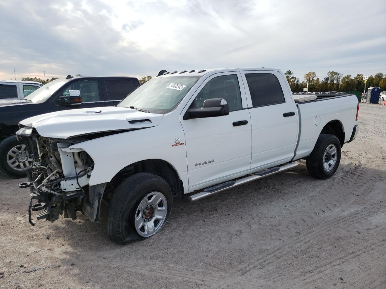 Изображение 1 Ram 2500 с VIN 3C6UR5CL4LG124046