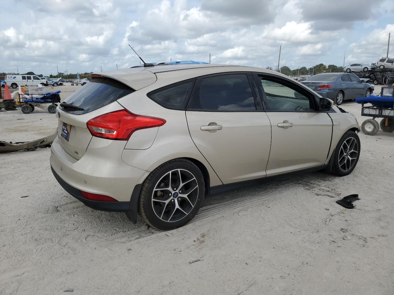 Изображение 3 2018 FORD FOCUS SEL 2018 с VIN 1FADP3M26JL220601
