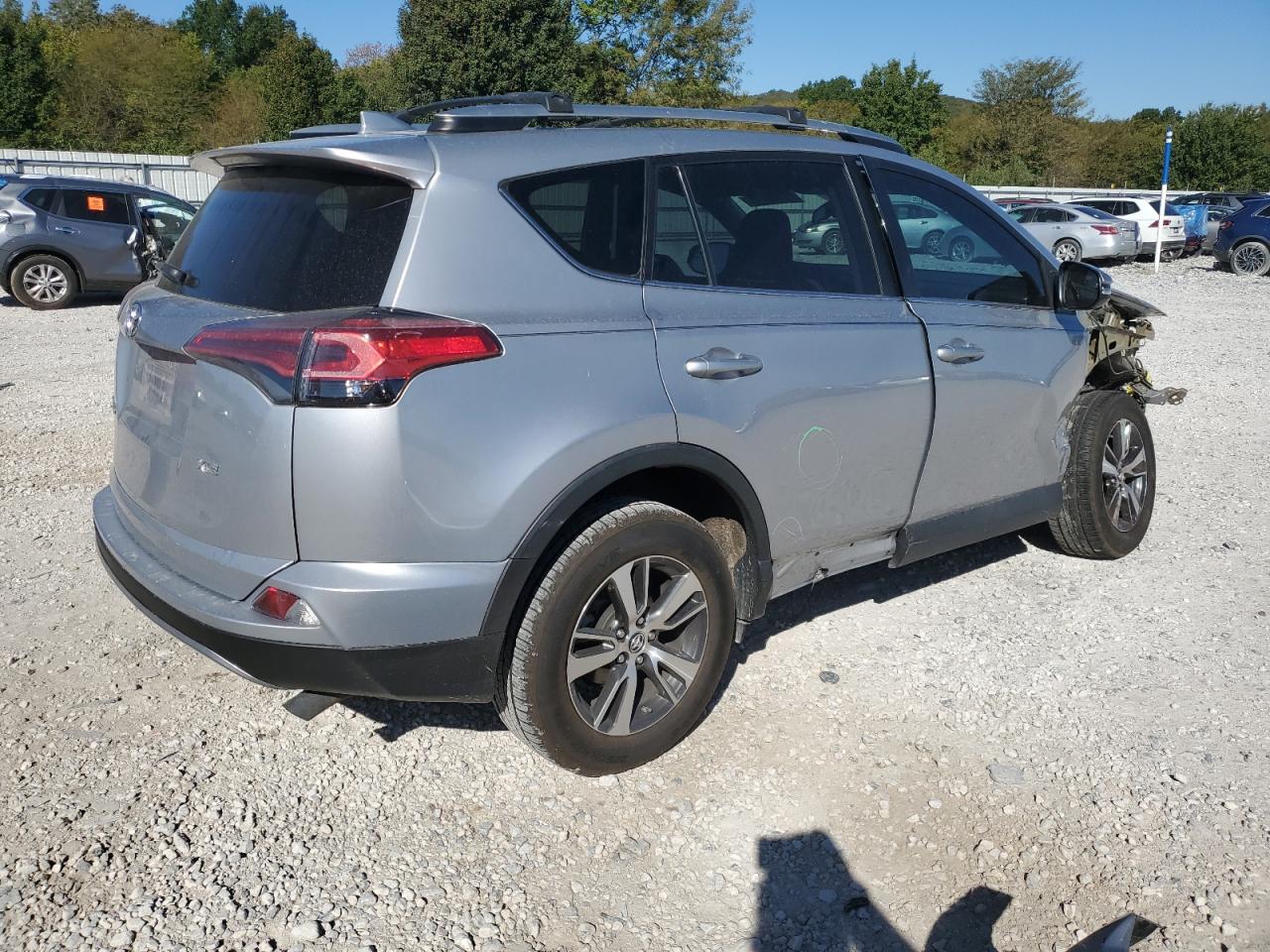 Изображение 3 2017 TOYOTA RAV4 XLE 2017 с VIN 2T3WFREV9HW336156