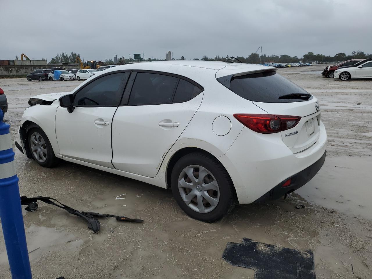 Obraz 2 z 2014 MAZDA 3 SPORT 2014 z VIN JM1BM1K74E1204444