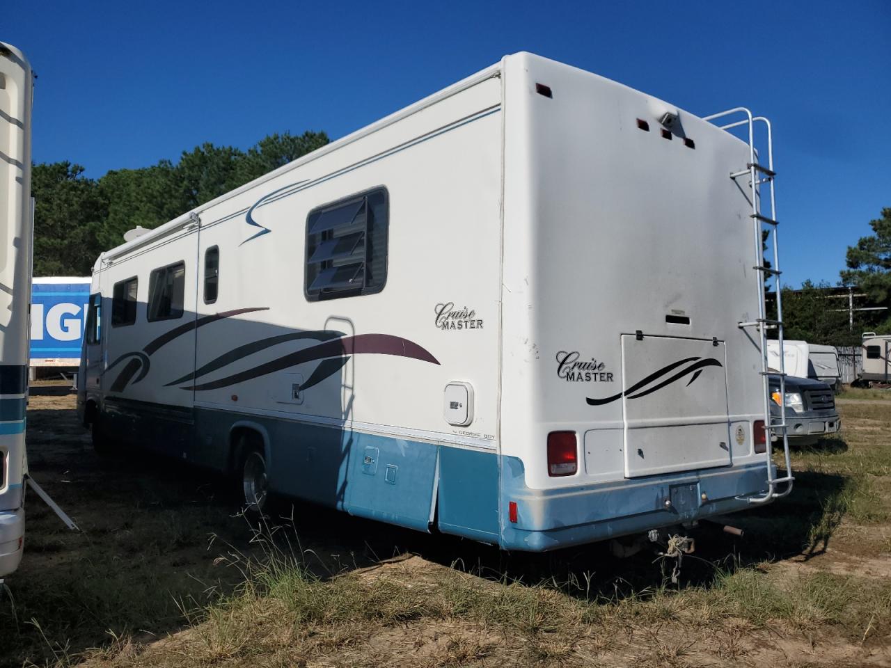 Image 3 of 2000 FORD F550 SUPER DUTY STRIPPED CHASSIS 2000 with VIN 3FCNF53S1XJA37260