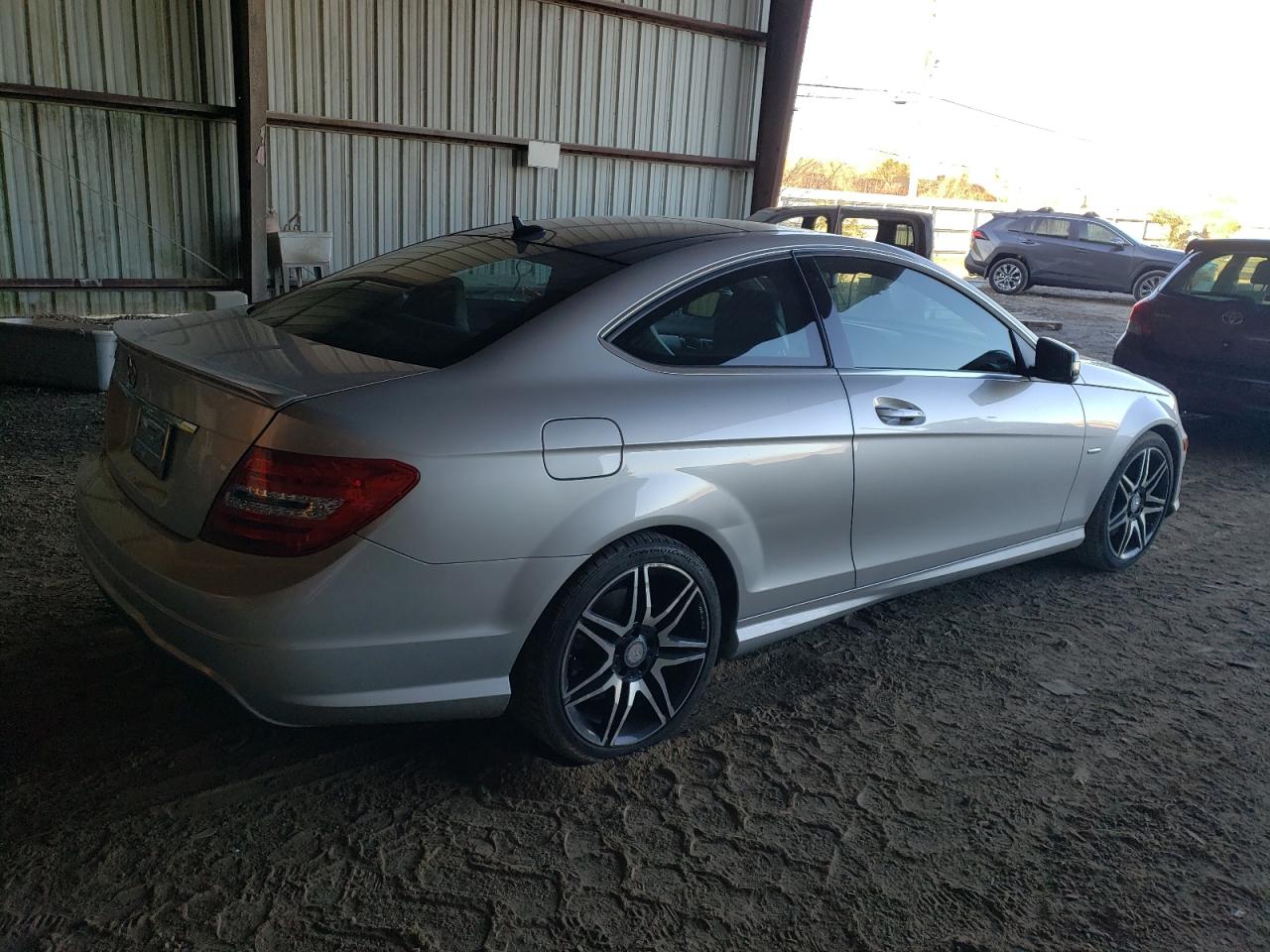 Image 3 of 2013 MERCEDES-BENZ C 250 2013 with VIN WDDGJ4HB7DF949921