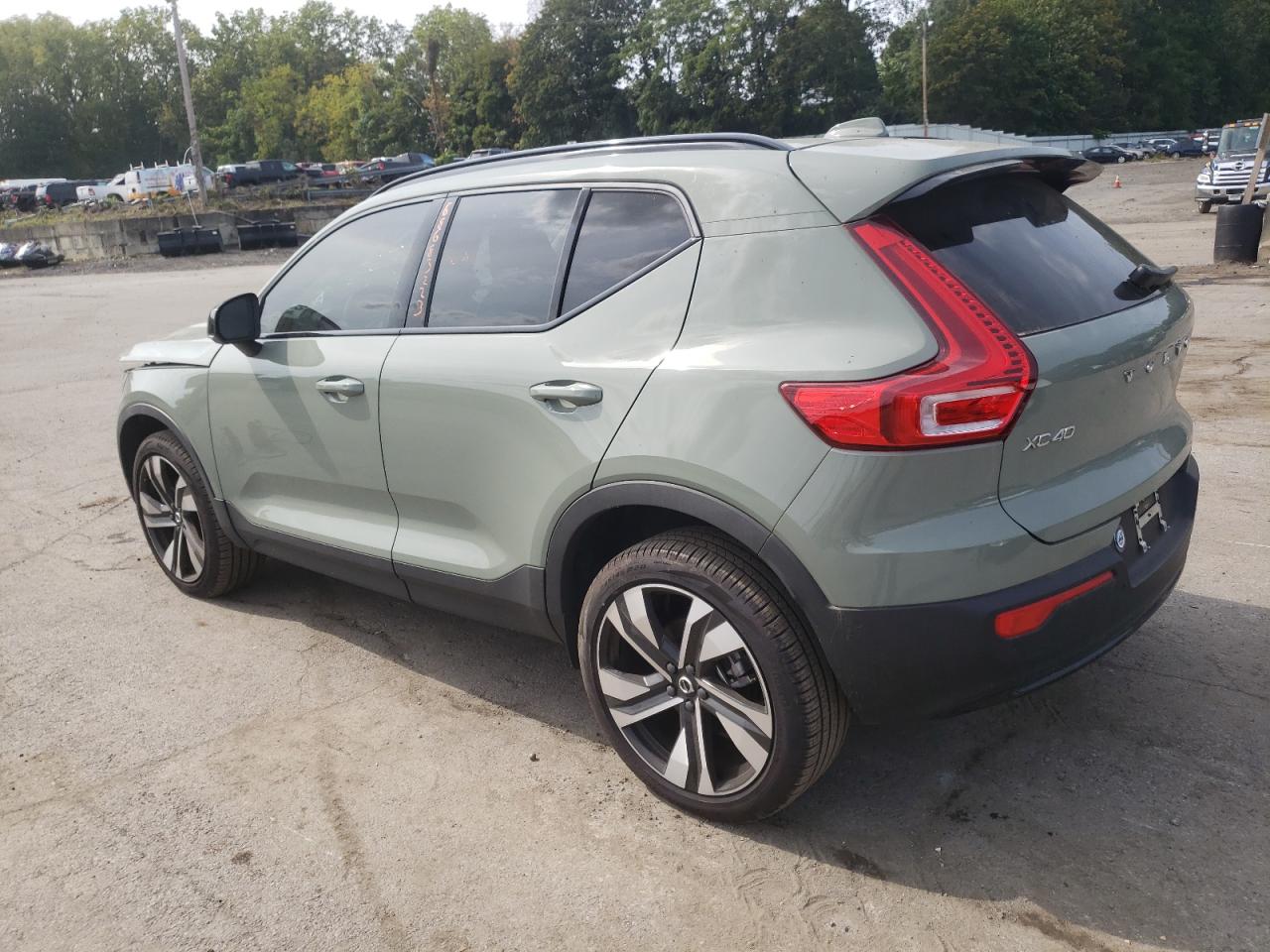 Image 2 of 2023 VOLVO XC40 PLUS 2023 with VIN YV4L12UW2P2025739