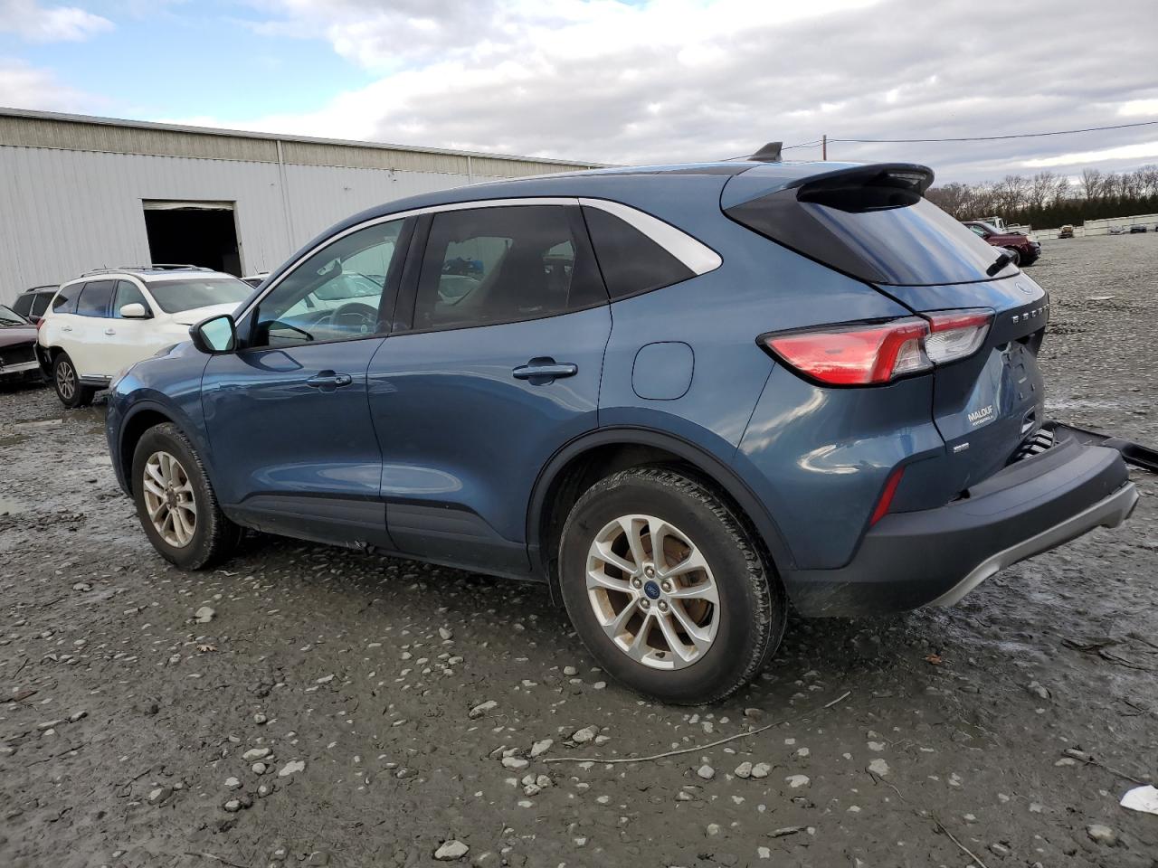 Image 2 of 2020 FORD ESCAPE SE 2020 with VIN 1FMCU9G63LUC68159